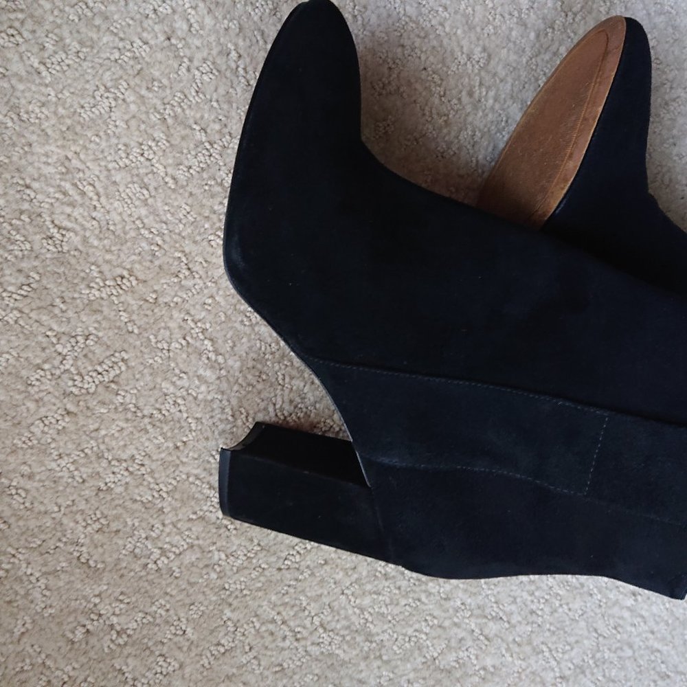 Black suede ankle boots/booties